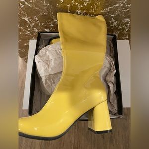 Size 8 yellow Ellie zip up shinny statement boots